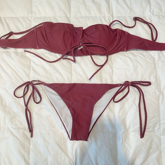 Bikini - Picture 3 of 5